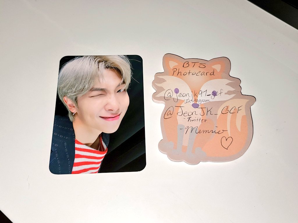 JeonJK_GCF's tweet photo. Namjoon's ARMY B0mb MOTS SE pc for sale!
$10.13 w/ stamped shipping or $13.68 w/ tracking.
US Only. Paypal Only.
Traded & sold pc proof link in profile
#BTSARMY #BTSpc #BTSphotocard #Namjoonpc #RMpc #MapoftheSoul #Lightstick #BTSphotocardforsale #wts #BTSsell #BTSselling #BTSwts https://t.co/xwdw1zpYuj