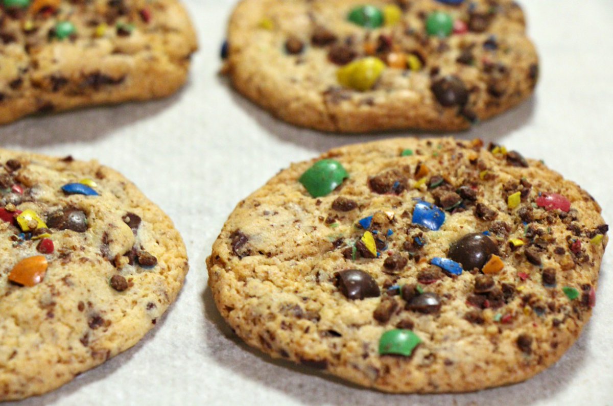 Misscoco68's tweet photo. J'ai fait des cookies afin de tester le nouveau papier de cuisson anti-glisse Albal 😋. Je le trouve innovant et bien pratique car c'est vrai qu'il ne glisse pas !
#trndfrance #trnd @trnd_fr #MaCuisineAlbal #testeuseproduits #testeuse #test #papiercuisson https://t.co/eJBSOtU3kc