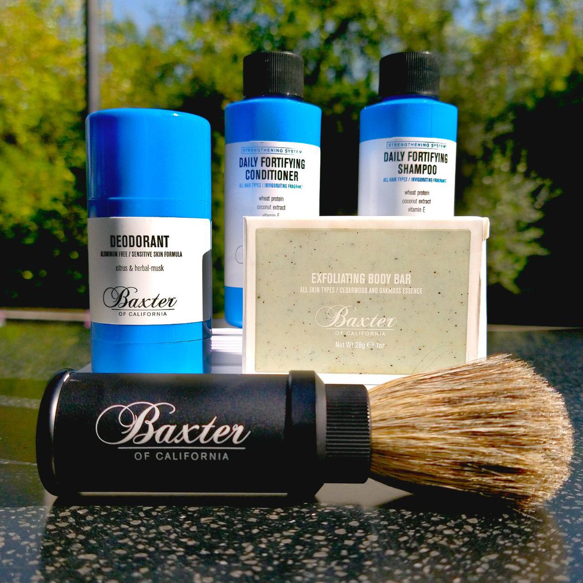 SilverDeerStore's tweet image. Travel kit essential de Baxter of California: 
1.-Jabón exfoliante: bit.ly/3kABV07
2.-Brocha: bit.ly/3nsQTqC
3.-Deodorant: bit.ly/36HhHNh
4.- Daily fortifying shampoo: bit.ly/2H4IrOZ
 5.- Daily fortifying conditioner: bit.ly/32NVxaP