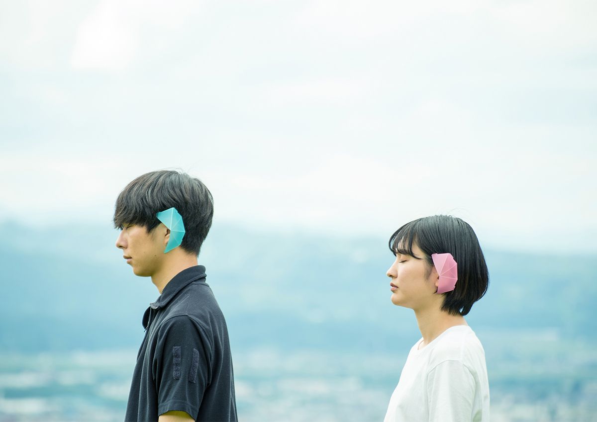 haconiwa_mag's tweet photo. 耳の感覚を研ぎ澄ます、新感覚のアクセサリー「KIKIMIMI」
相手の声をよく聞きたいときや、外でぼんやり鳥や虫の声に耳を傾けたい時に便利なアイテム。畳んで携帯できるデザインにも注目。
#アクセサリー haconiwaキュレーター:カナコ
https://t.co/ExkgDxt5HM https://t.co/fYqraNdnag