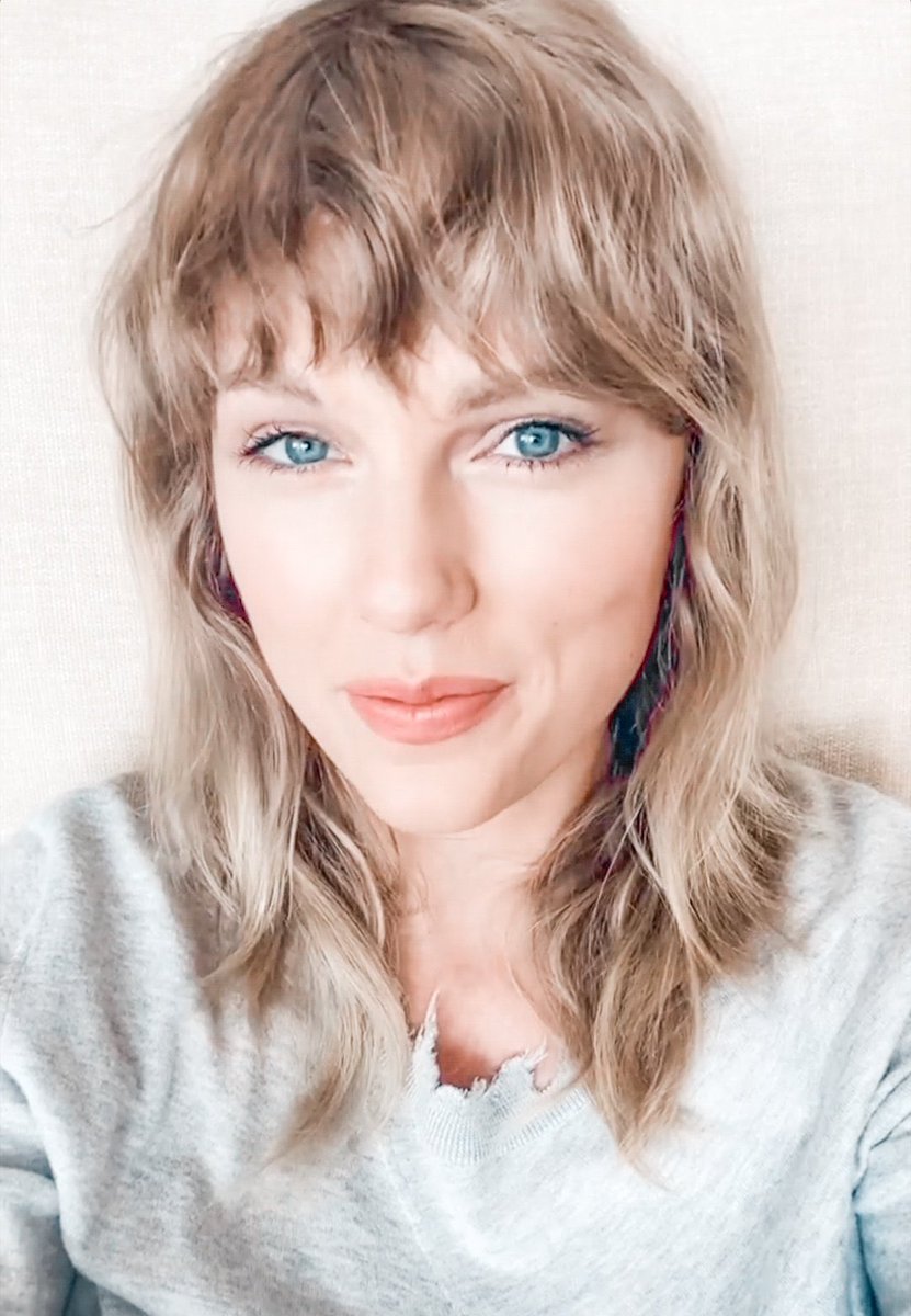 repiatation13's tweet photo. RT TO VOTE! 

I’m voting for folklore for Favorite Album - Pop/Rock at the #AMAs https://t.co/WPhaxkKqd0