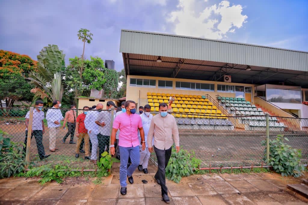 mo_lanka's tweet photo. ගරු තරුණ හා ක්‍රීඩා අමාත්‍ය @RajapaksaNamal මාතලේ නන්දිමිත්‍ර ඒකනායක හොකී ක්‍රීඩාංගණය නිරීක්ෂණය කළ අතර මෙම ක්‍රීඩාංගණය ඉදිරියේදි ජාත්‍යන්තර මට්ටමේ ක්‍රීඩාංගණයක් ලෙස නවීකරණය කිරීමට අමාත්‍යවරයා බලාපොරොත්තු වනවා. මේ අවස්ථාවට ගරු පාර්ලිමේන්තු මන්ත්‍රී @premi10koon ද සහභාගි වුනා. https://t.co/NhgdgpfWc6