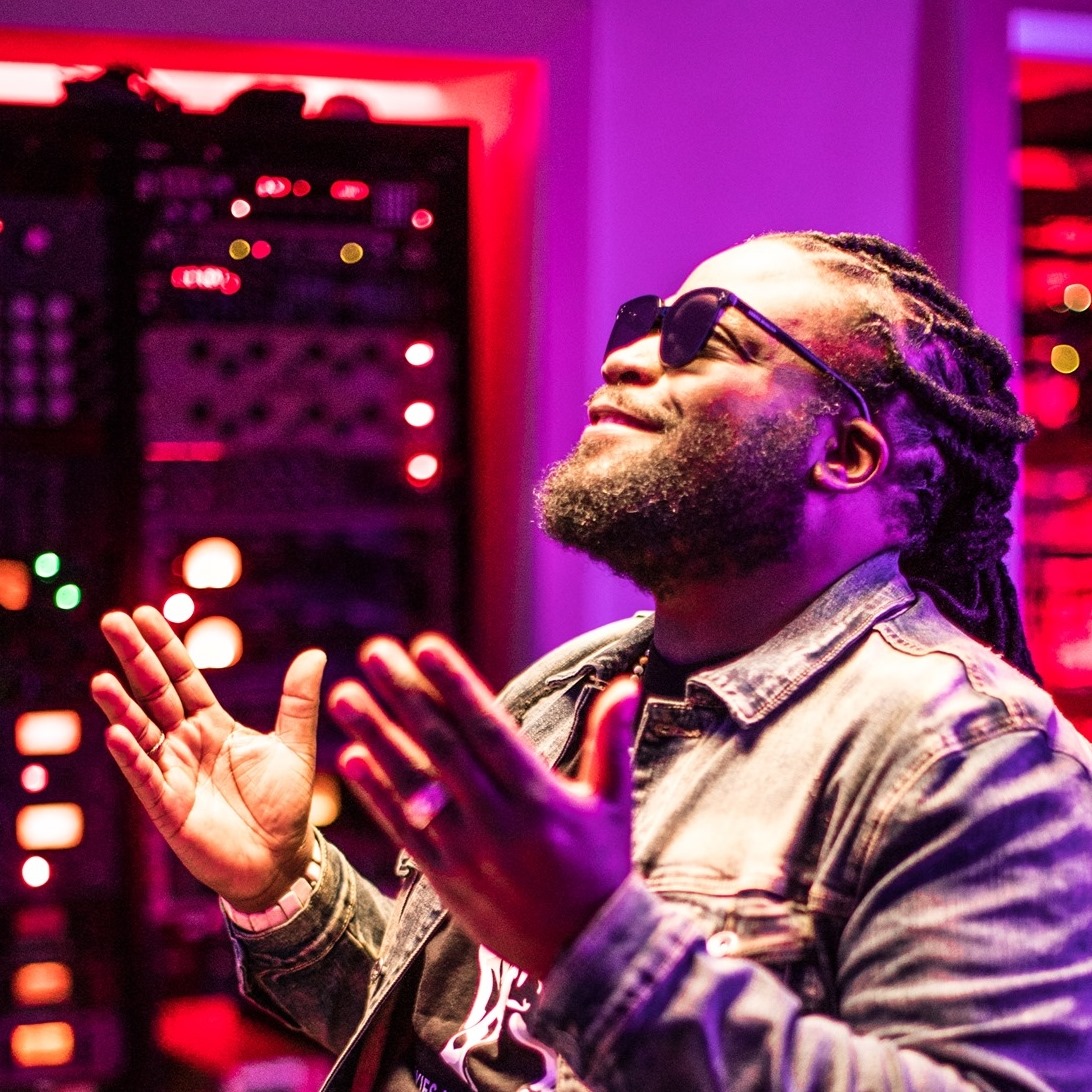 Classic105Kenya's tweet photo. #NP: People like you - @grampsmorgan @ItsMainaKageni #MainaAndKingangi https://t.co/qIk9MPHi9K