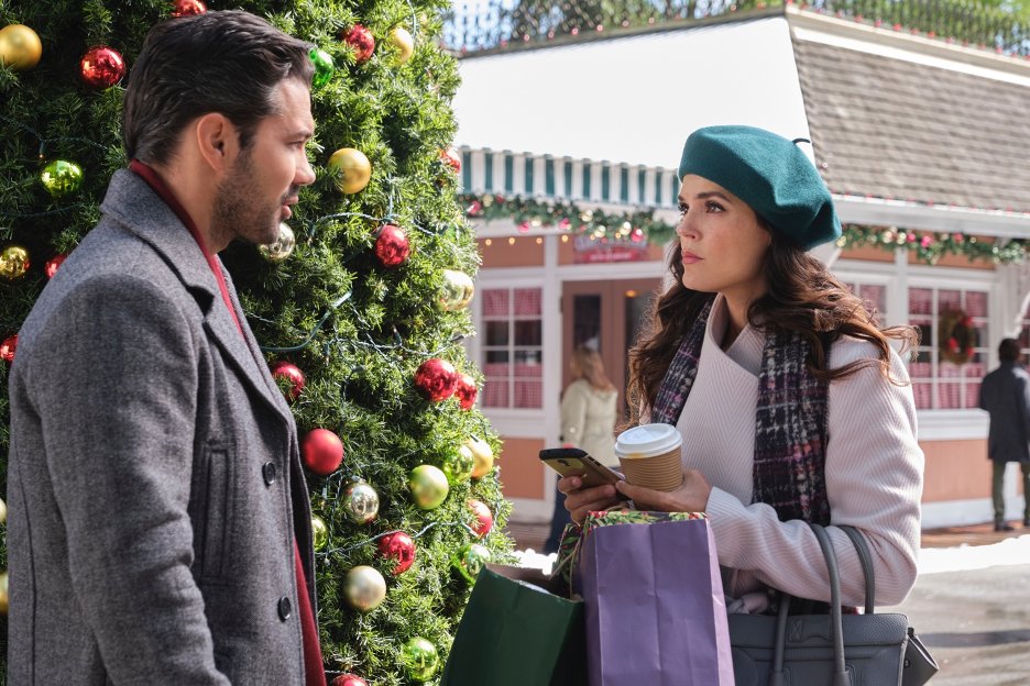hallmarkchannel's tweet image. Megan @theErinCahill has always loved the idea of bringing history to life and now she’s getting to experience it first-hand! What time period would you love to visit during the holiday season? #ATimelessChristmas #CountdowntoChristmas