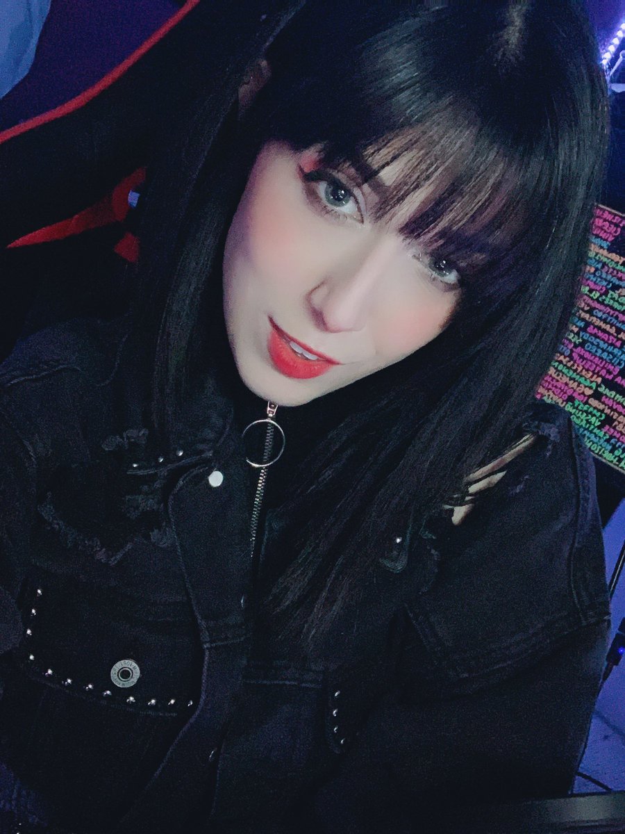 HyliaHale's tweet photo. Sobreviviendo a la nevada🥶❄️ con @GameCurious !💙 #WeWereTogether 

En vivo por: 
https://t.co/gvjgs2YkE6  Los espero!✨ https://t.co/oM4DwepfXM