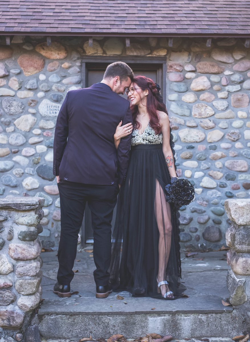 Tempa2013's tweet photo. I Forreal just wanna keep reliving my wedding day ❤️ like I can’t believe I married my best fucking friend 😍 https://t.co/qcL28QzvzK