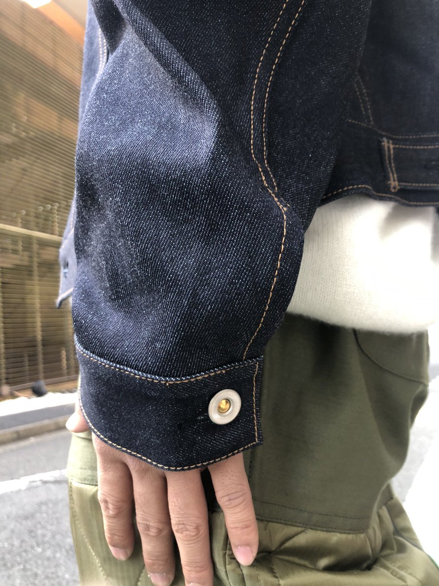 1ldk Herill Cashmere Denim Jacket Herillのデニムジャケットはカシミア混のデニム生地 を使用しており 柔らかく良い肌触りが特徴 初めはやや硬めの生地感ですが ご着用を繰り返す事で より柔らかく滑らかに馴染んでいくアイテム デニムらしい色落ち