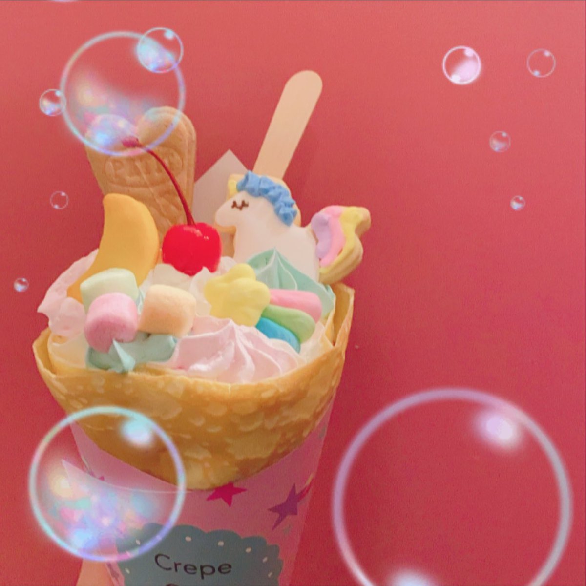 circuscrepe's tweet photo. こんにちは！ジェイです🧸🎀

当店の人気ナンバーワンクレープ🦄💎✨
ユニコーンクレープです💕

カラフルなホイップにベリーやタルト、可愛いアイシングクッキーとチェリーが乗った夢かわクレープです🌈
ぜひご賞味ください!! https://t.co/rIMdyJW8st