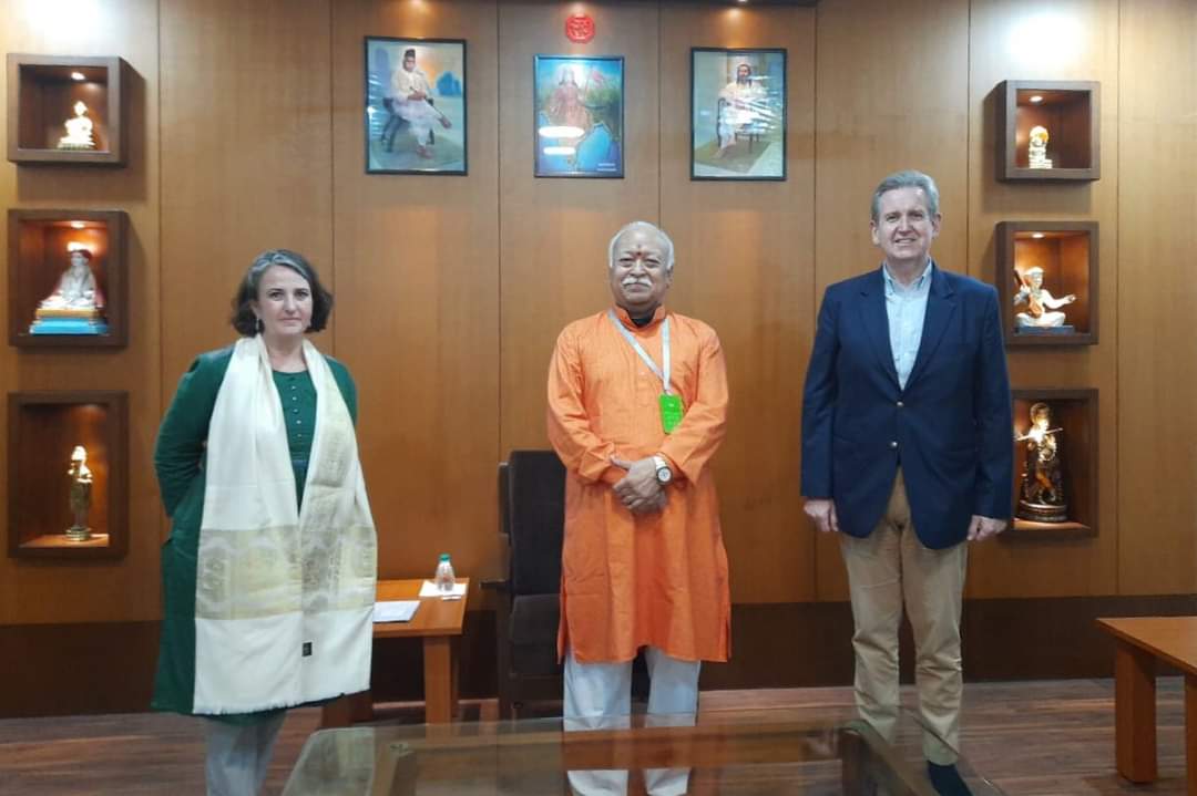 Renjith67963197's tweet photo. ഓസ്ട്രേലിയൻ നയതന്ത്ര തലവൻ Barry O'Farrell പരമപൂജനീയ സർസംഘചാലകനെ സന്ദർശിച്ചു.
ഭാരതത്തിലെ കോവിഡ് പ്രതിരോധ പ്രവർത്തനങ്ങളിൽ ഉദാത്തമായ പങ്ക് വഹിച്ച #RSS നെ സംഘ കാര്യാലയത്തിൽ എത്തി
#ആശംസകൾ അറിയിക്കുന്ന ഓസ്ട്രേലിയൻ കോൺസുലേറ്റ് ജനറൽ 😍💪
#rssorganisation
#covidwarrior
🇮🇳 https://t.co/hmUHNhnWTe