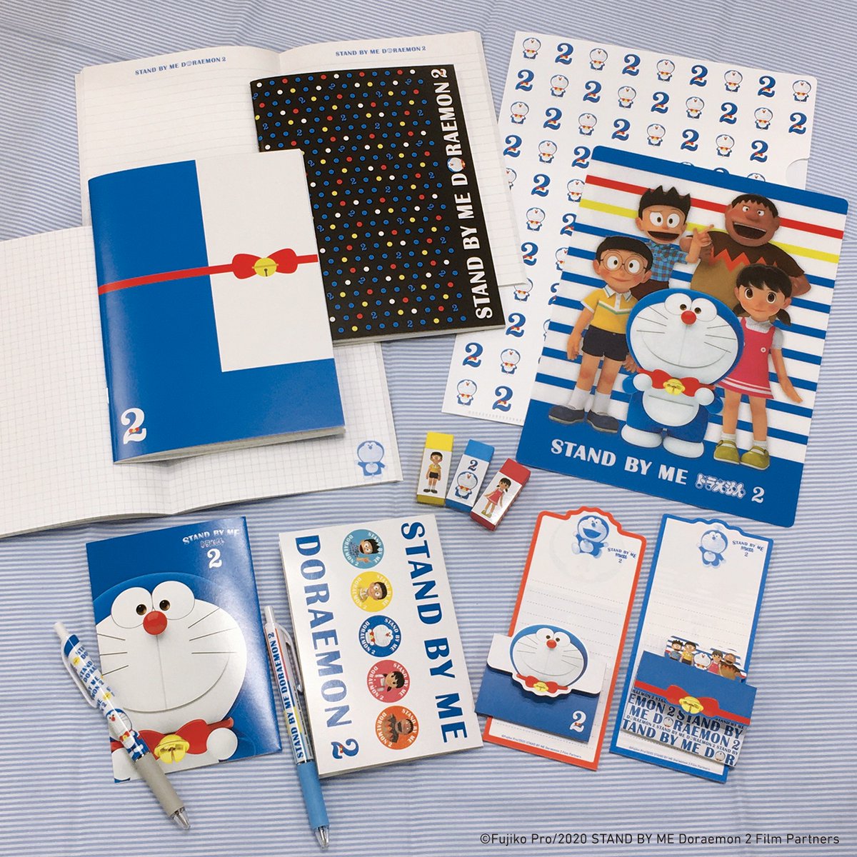 ショウワノート 商品 Stand By Meドラえもん2 の文具が登場 シンプルなのに一目でドラえもんと分かるデザインの A5ノートや 映画ならではの3dcgのドラえもんが可愛い文具シリーズだよ ポストカードやメッセージメモで 大事な人にメッセージを送