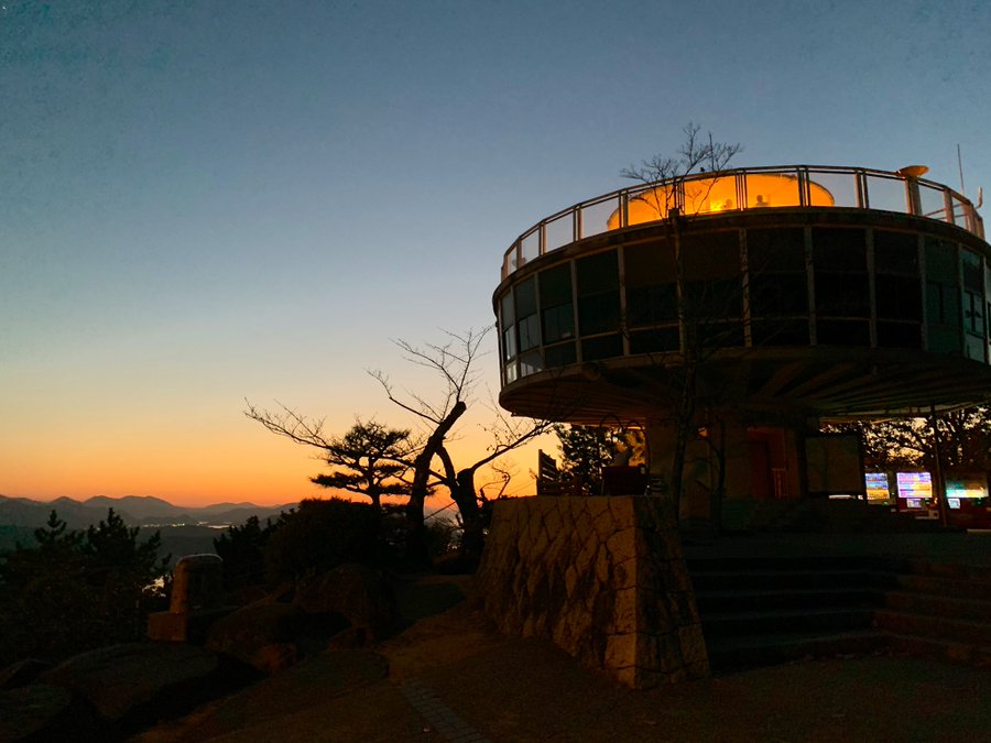尾道 千光寺公園 は恋人の聖地に認定された名所 美しい桜や夜景を鑑賞 旅行 お出かけの情報メディア