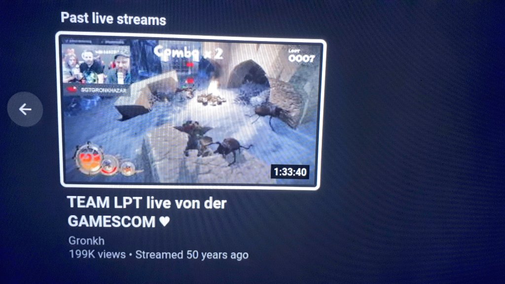 TwitchVival's tweet photo. Ich wusste irgend etwas stimmt bei diesem Mann nicht. Mann kann einfach nicht über 70 Jahre lang so jung und gut aussehen. 😂 @Gronkh  verrat uns dein Geheimnis. Musste es teilen. Wenn ihr es seht, retweeted mal, vlt sieht er es ja. 😂 https://t.co/0HyOvsq84e