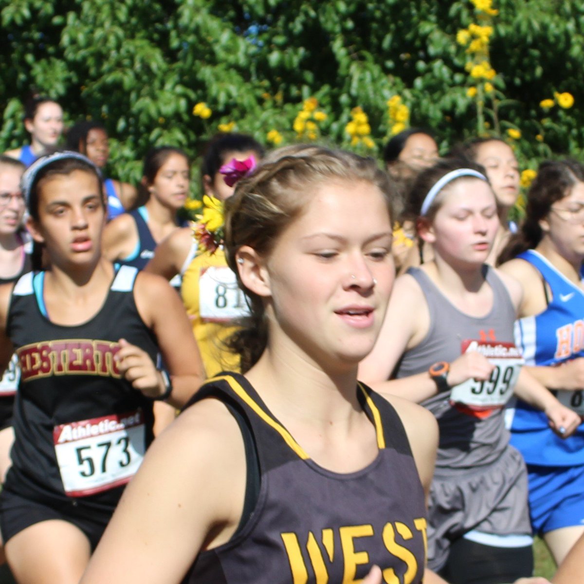 JWHSdistance's tweet photo. It is with a deep heart that JWXC alumni Sarah Wise is no longer with us. She always brought a smile to our program that we will remember. BE ONE!!! Bring the J.U.I.C.E. #runningisfun https://t.co/OEXEze25o1