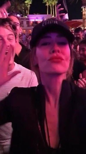 drunk sarah paulson a thread