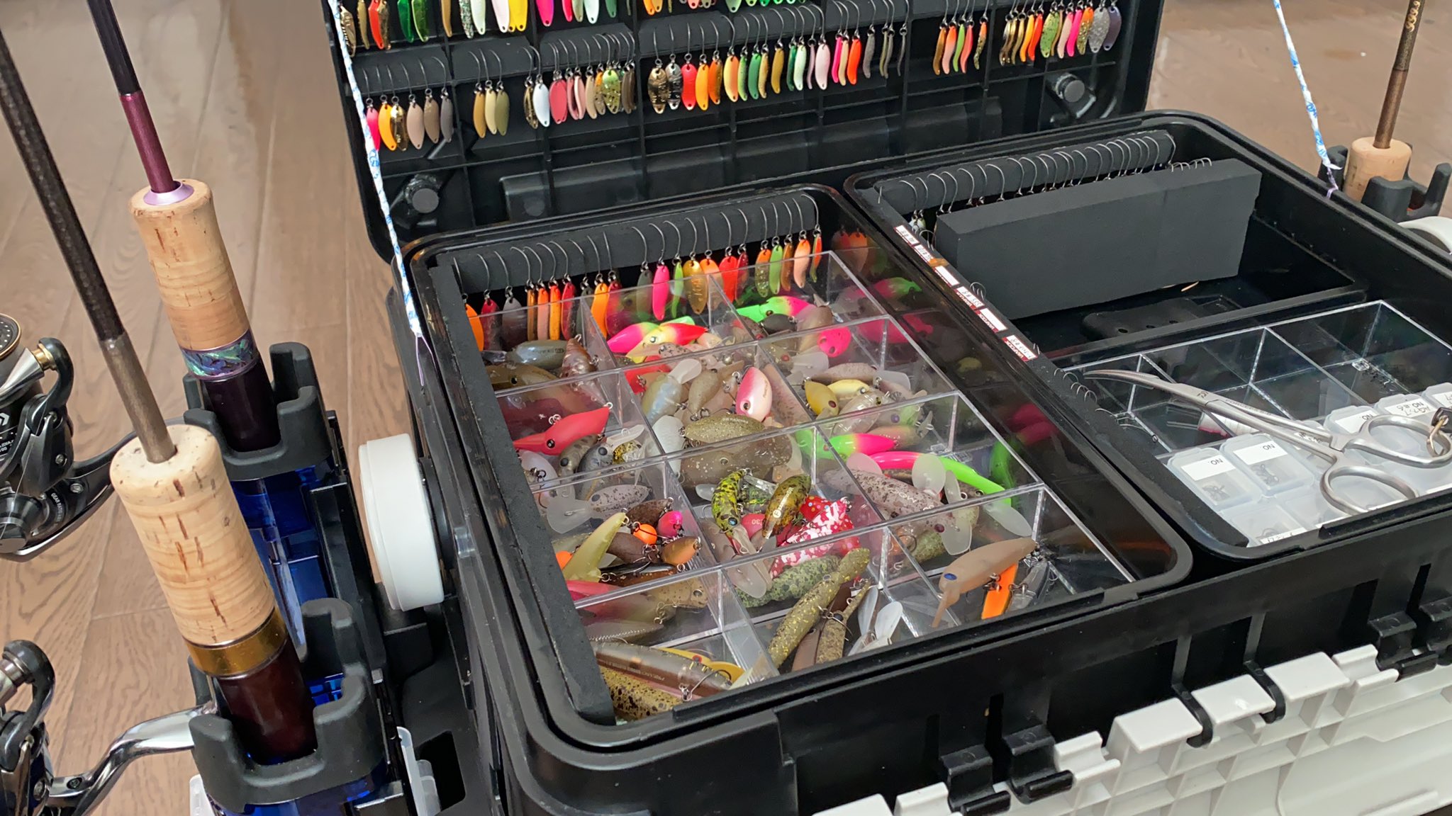 釣り道具とトラウトのアートボックス Plugger's Carrying Box Lot No.5 