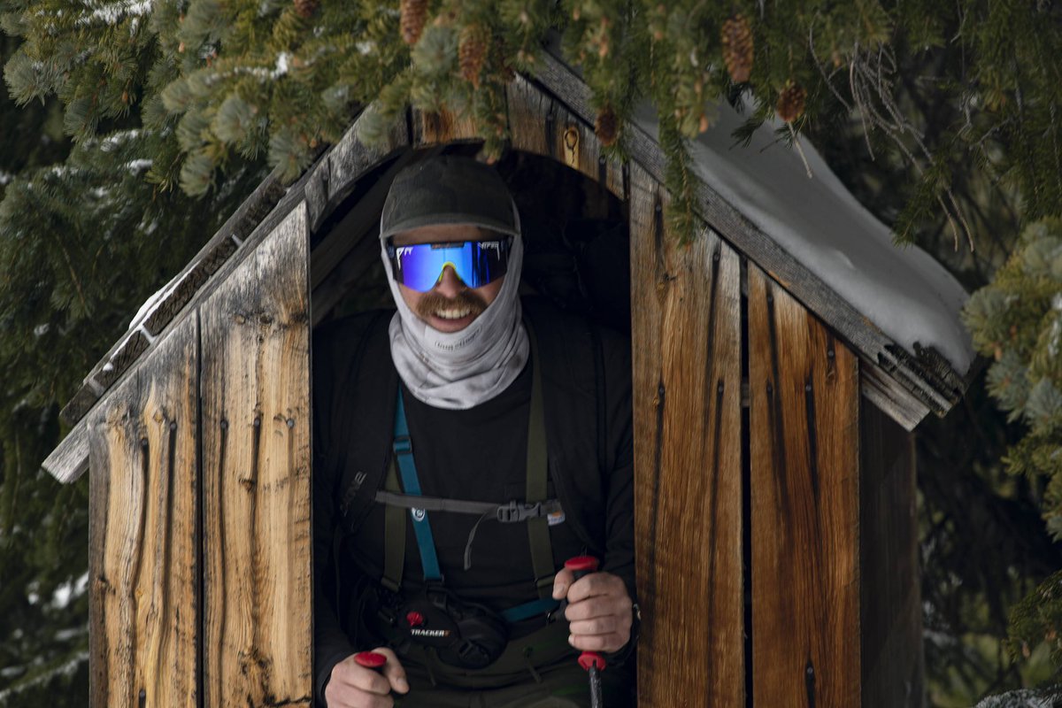 rileybathurst's tweet image. Checking out the 💩 houses of Colorado. And some skiing with Sean Richards #snowledgeispowder