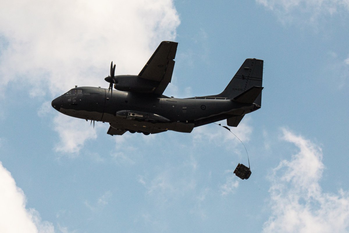 AusAirForce's tweet photo. No driveway to your place?🤔 No problem. 🪂
 
We work closely with @AustralianArmy's 176 Air Dispatch Squadron to provide an airdrop capability for Defence, whether the destination is at home or overseas.

#AusAirForce #AirMobility #AustralianArmy https://t.co/Xym978aiSi