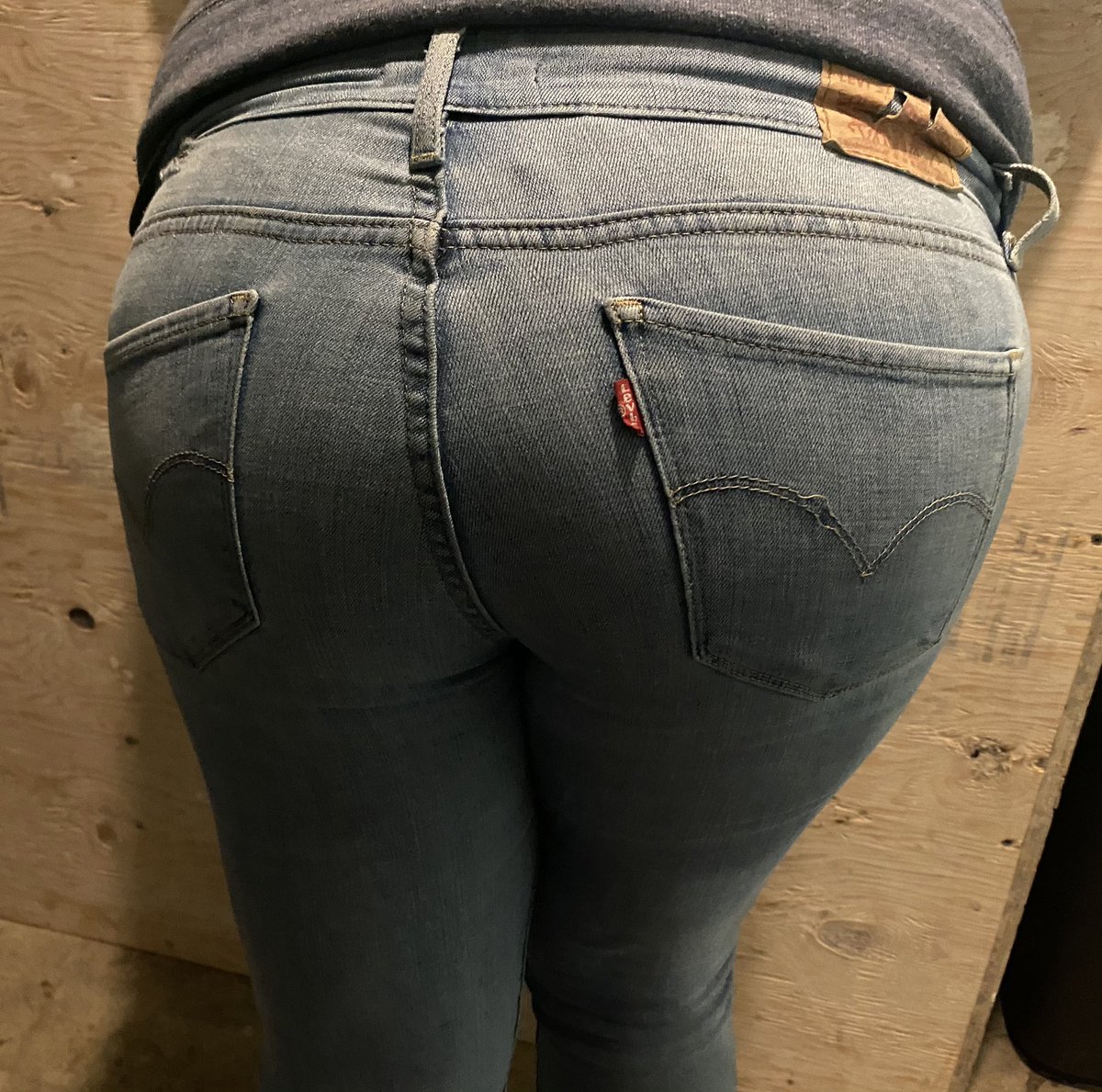 2nakednerds's tweet photo. Pants up or down? #ass #assworship #pawg https://t.co/n3IQYZECxf