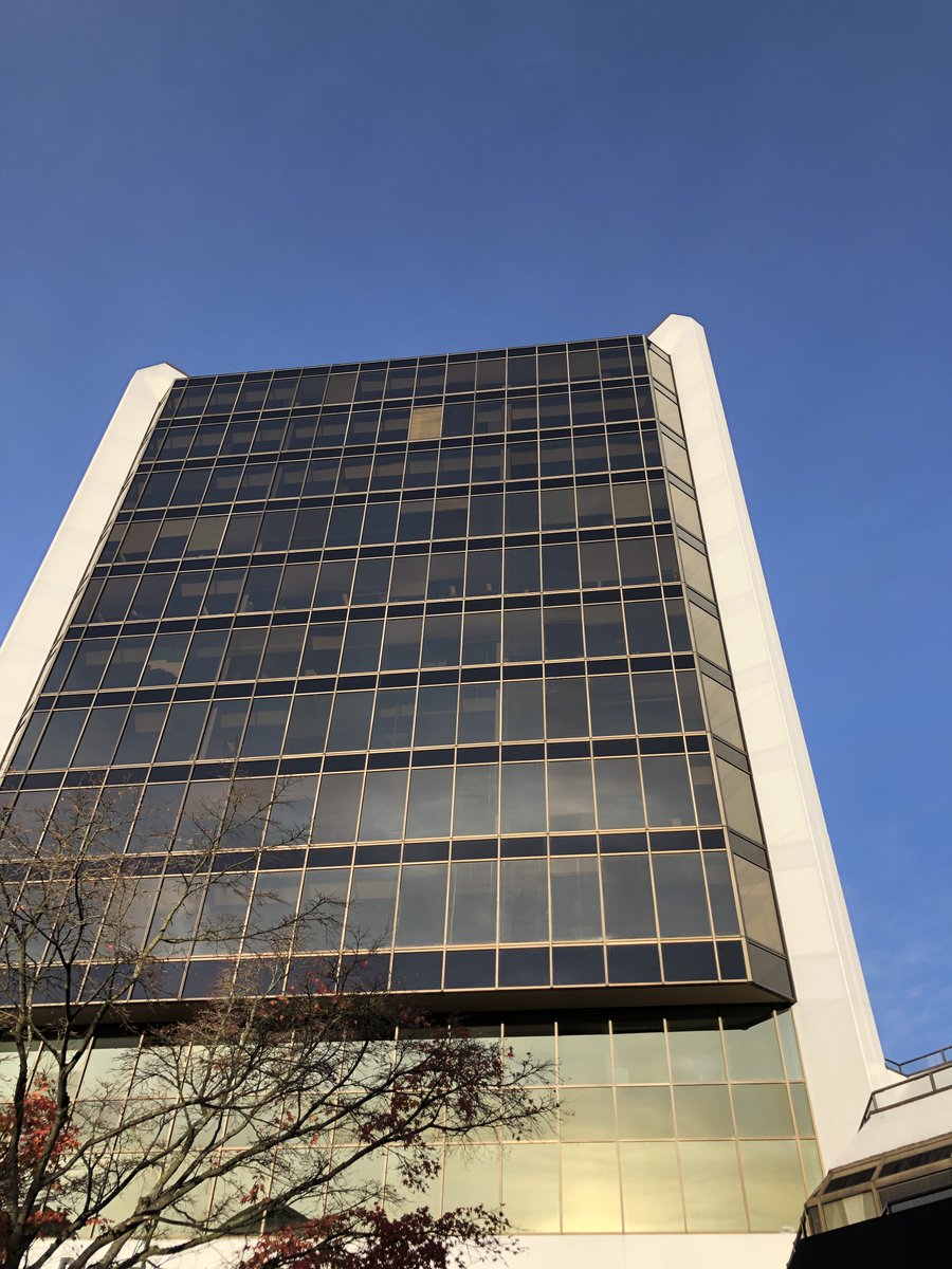 COVID-19 pandemic day #251: Hello, from the offices of  @VCHhealthcare in beautiful Vancouver! Dozens of public health nurses, environmental health officers, social workers, and physicians, here tracing contacts and taking names. Where else to be on a Sunday afternoon? 1/