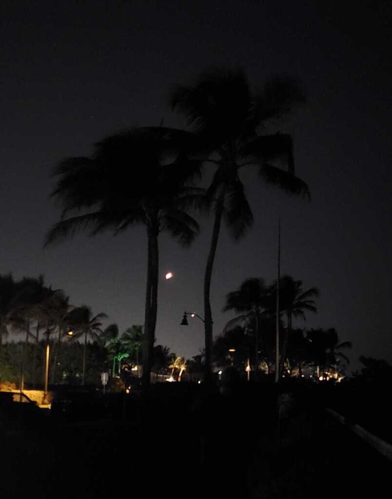 JohnSappia3's tweet photo. That bright smudge is the Space X Rocket taking NASA Astronauts to the space station.  Just another, “I love being in Florida” moment https://t.co/DgNXyjDrXW