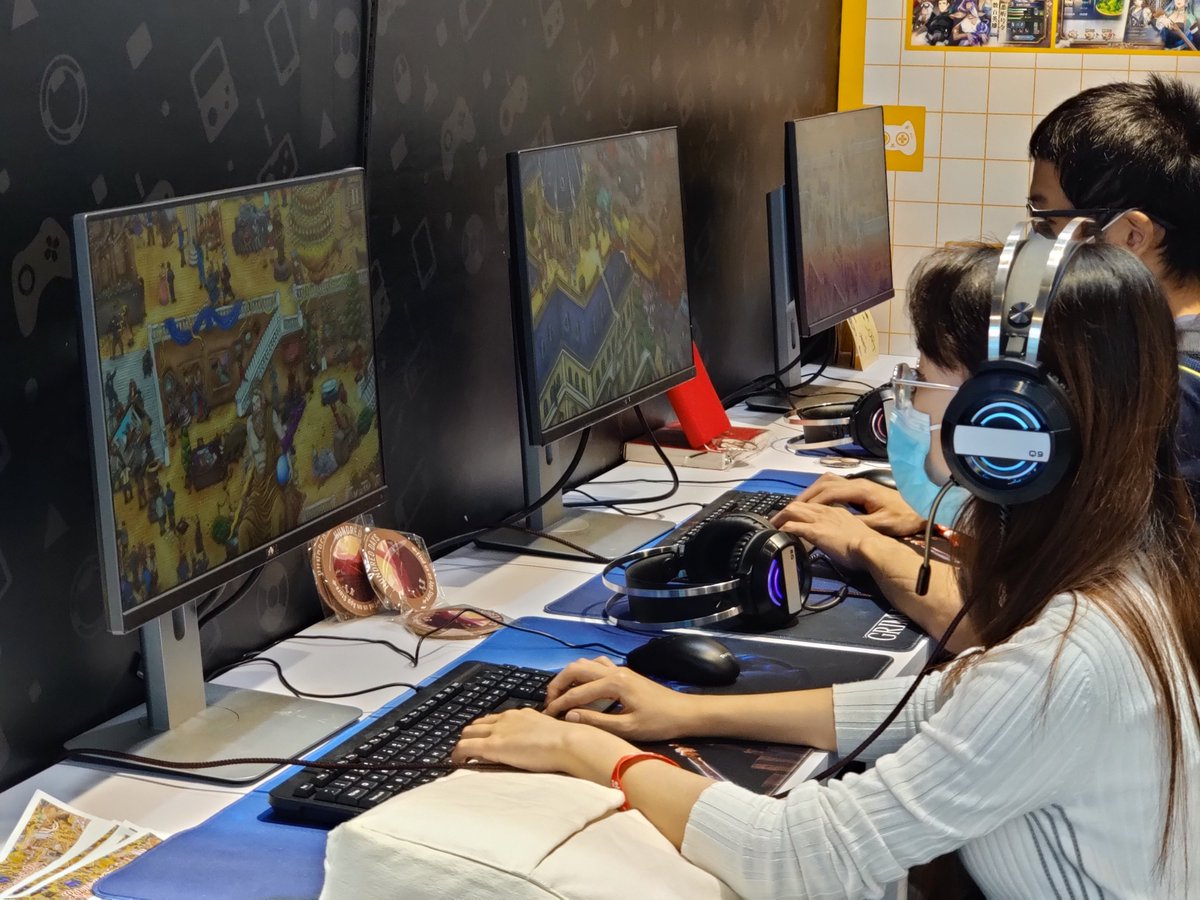 city_labyrinth's tweet photo. Congratulation to @PlebbyQuest who won the Best Overseas Game award at this year’s IndiePlay, it is well-deserved! We had a blast going there and meeting so many people, we hope to see everybody in a next expo soon! https://t.co/56dw9Aw27v
