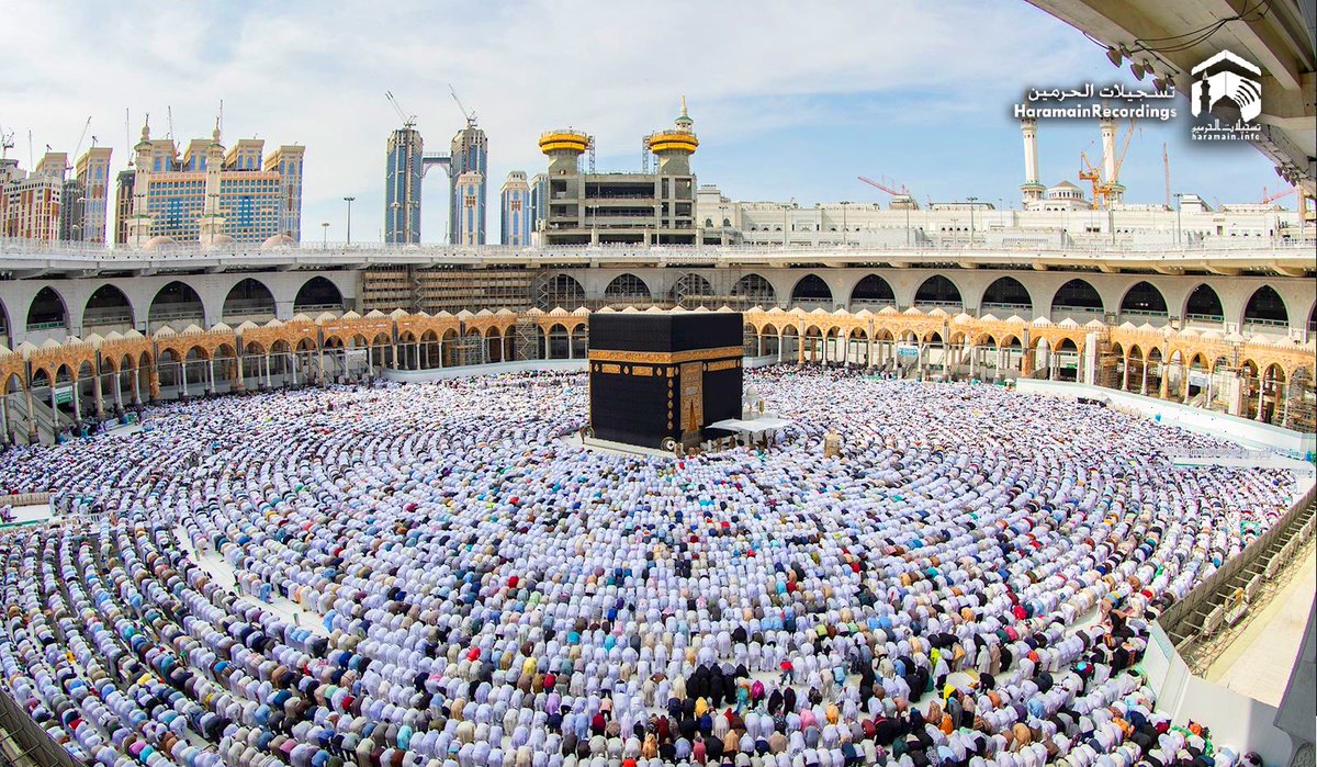 HadeesNabawi's tweet photo. قآل ﷺ:

اللّٰه کا حق اپنے بندوں پر یہ ہے کہ اس کی عبادت کریں اور اس کے ساتھ کسی کو شریک نہ ٹھہرائیں. اور بندوں کا حق اللّٰه تعالیٰ پر یہ ہے کہ جو بندہ اللّٰه کے ساتھ کسی کو شریک نہ ٹھہراتا ہو اللّٰه اسے عذاب نہ دے.

بخاری 2856
(مسلم 144، ابن ماجہ 4296، ترمذی 2643، مسنداحمد 7) https://t.co/iurtoq2RFS