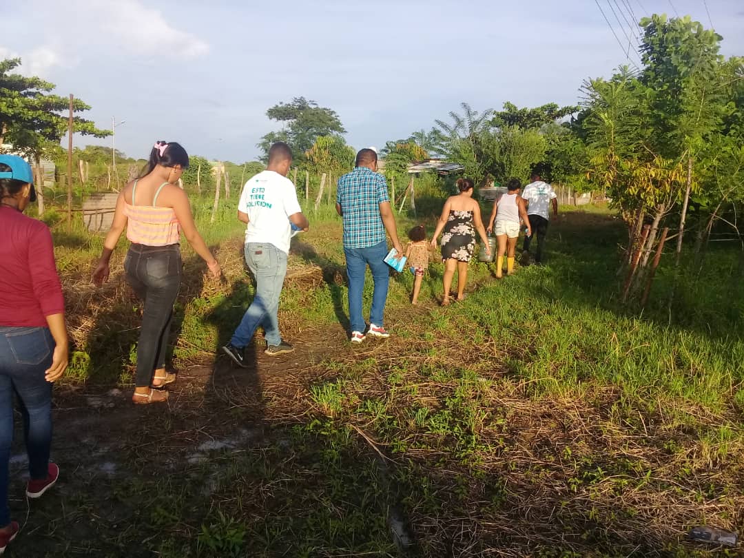 Miguelperezlahz's tweet photo. #Apure 15-11-2020 seguimos en la parte sur del municipio San Fernando, brisas de Apure una urbanización abandonada por aquellos que prometieron y se olvidaron del pueblo que confío en ellos, ahora se presenta Soluciones como una alternativa al cambio verdadero #EstoTieneSolucion https://t.co/KAfqX84WAB