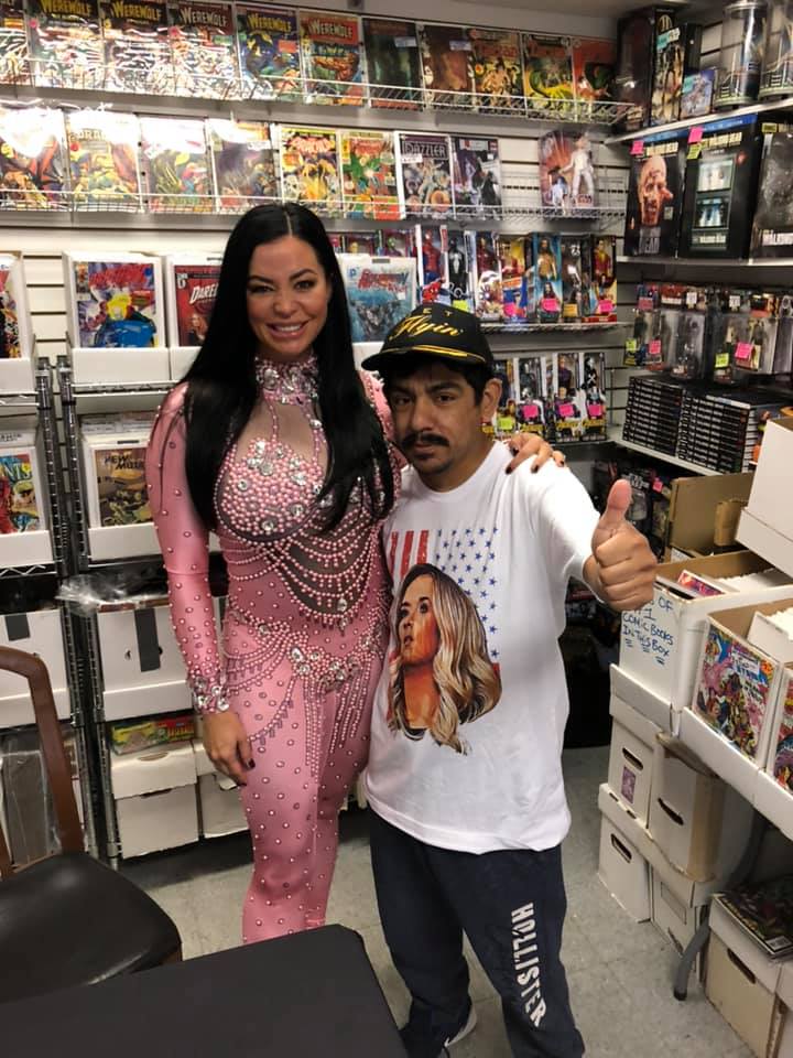DasWonderGecko's tweet photo. always a  delight  to see @DIVACANDICEM and talk about her awesome halloween costume this year : ]  #CandiceMichelle #DivaSearch #KayleighMcEnany #JetFlyingRicFlair #WWE247Champion #GoDaddy #WWEWomensChampion #TheWrestlingUniverse https://t.co/5sgTnxMwbz