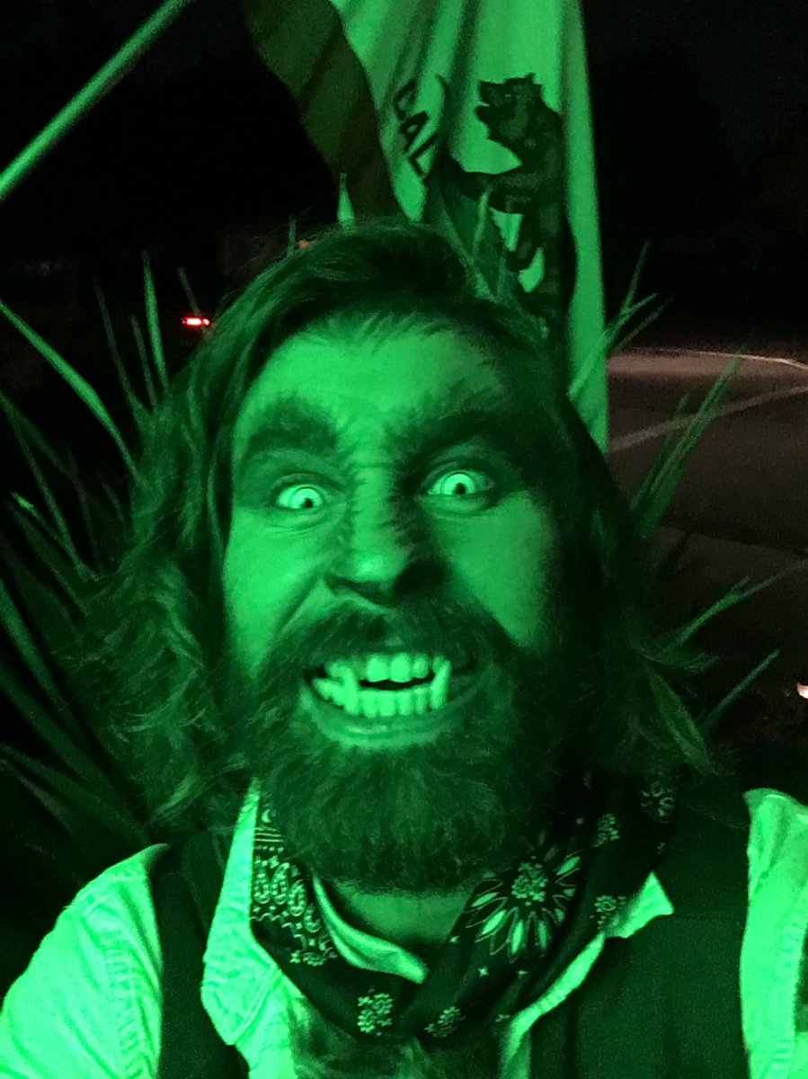ForTheLoveOfHo4's tweet photo. I’m craving more Halloween https://t.co/NDvGgTqKGT