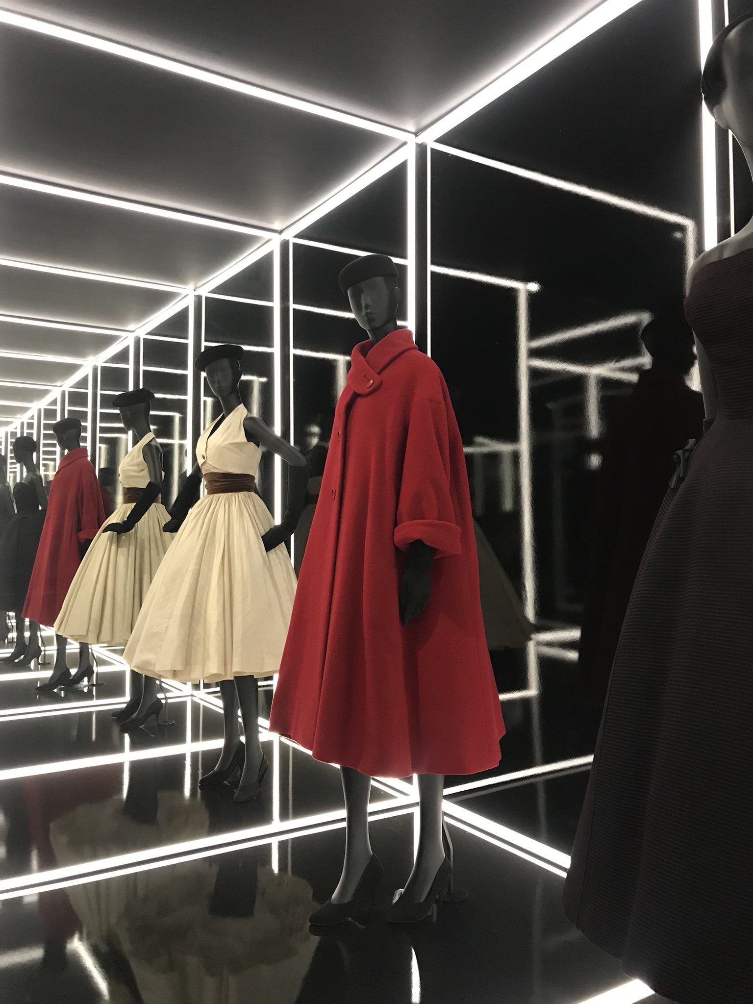 全ての Dior大回顧展図録 英国V&A美術館 - rosalux-ba.org