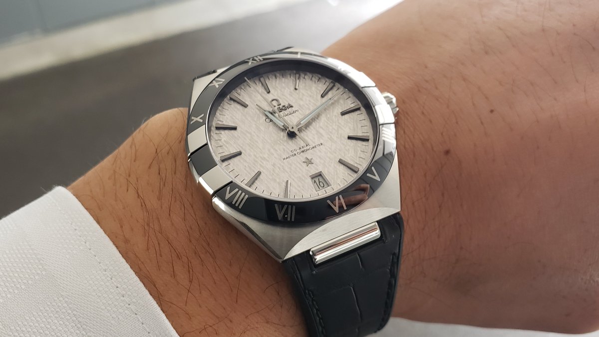 時計 宝飾 眼鏡 ハラダ Twitterren オメガ コンステレーション 41mm 価格 770 000円 税込 コンステレーションの新作 黒ベゼル白文字板タイプが入荷しました 新作のコンステレーションは上品で落ち着いた印象でありながらスポーティー サイズも大きくかなり カッコ