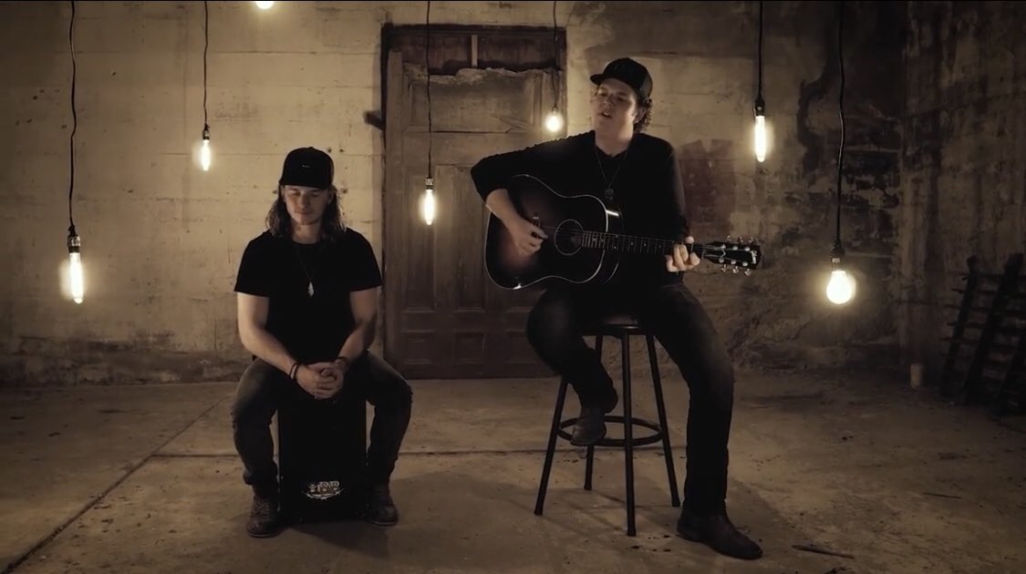 HUSERBROTHERS's tweet photo. Honey acoustic video is out now, on all social media platforms! Check it out on youtube here 👇🏼 https://t.co/sIEhuYHPOR https://t.co/2P9TQ3nz7w
