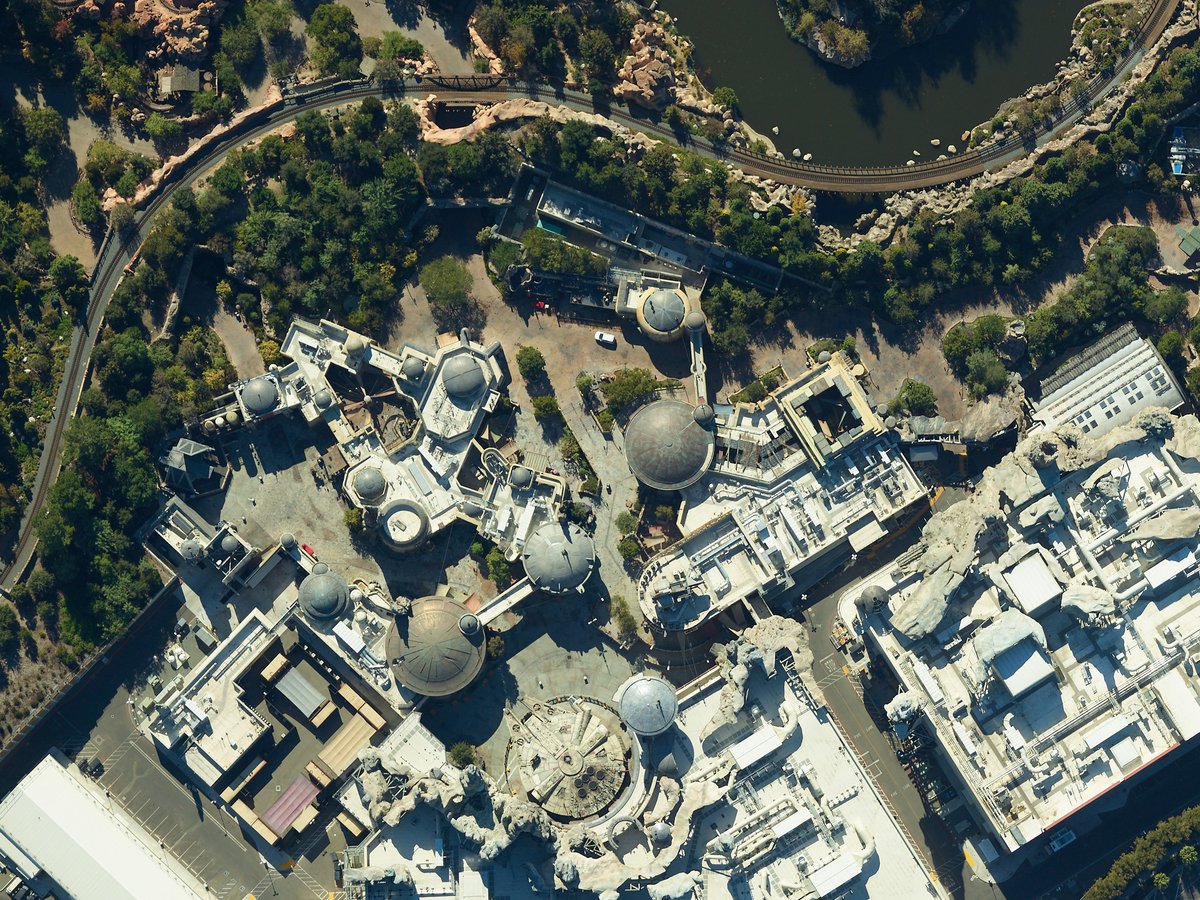 We aerial image mapped #Batuu with the #MillenniumFalcon.  My 10 year old self is ecstatic. 
#Disneyland  <a href="/PhaseOnePhoto/">Phase One</a> <a href="/CorsairAviation/">Corsair Aviation</a>