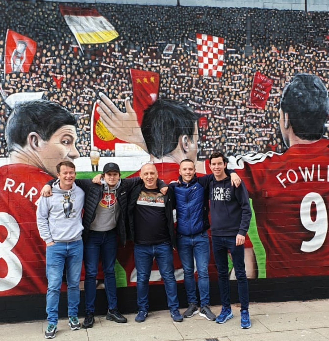 cliffdavies34's tweet photo. @JayMarsh8 @seddo360_hd @Mick_Hart @Mpalmer04 can't wait to get back the game with these lads when it's safe to do so #upthereds #champ19ons 🔴🔴🏆 https://t.co/uWxB4sk8Ia