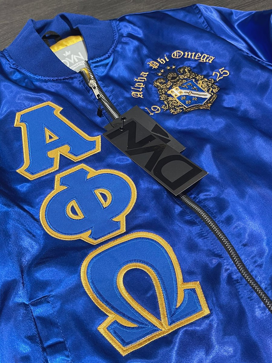 daniellerender's tweet photo. Trying to grow our APhiQ fam. Tag someone or yaself that might want one of these for the free from @dvnco. And RT, por favor 🙏🏾 https://t.co/lbOKmVxrfS