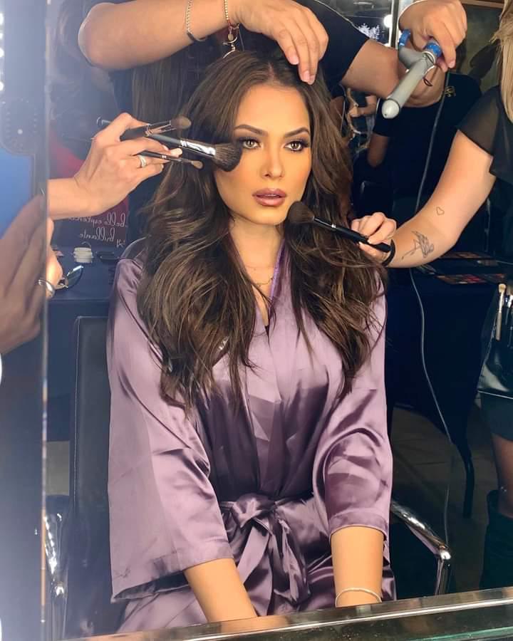 Miss_UniverseM's tweet photo. Belleza, porte, carismática,ella es #AndreaMezaMxU @LupJonesof @MxU_Oficial https://t.co/4FEdyT6Ufn