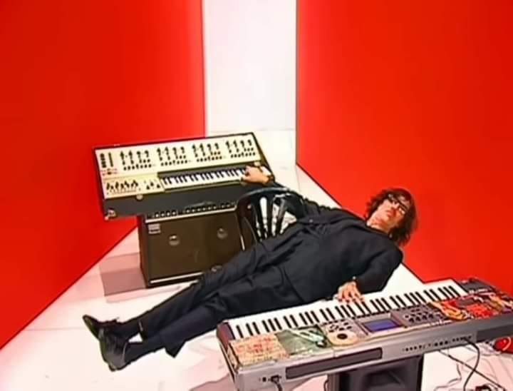 - Charly te volviste a drogar?
- Si estuviera drogado podría hacer esto??