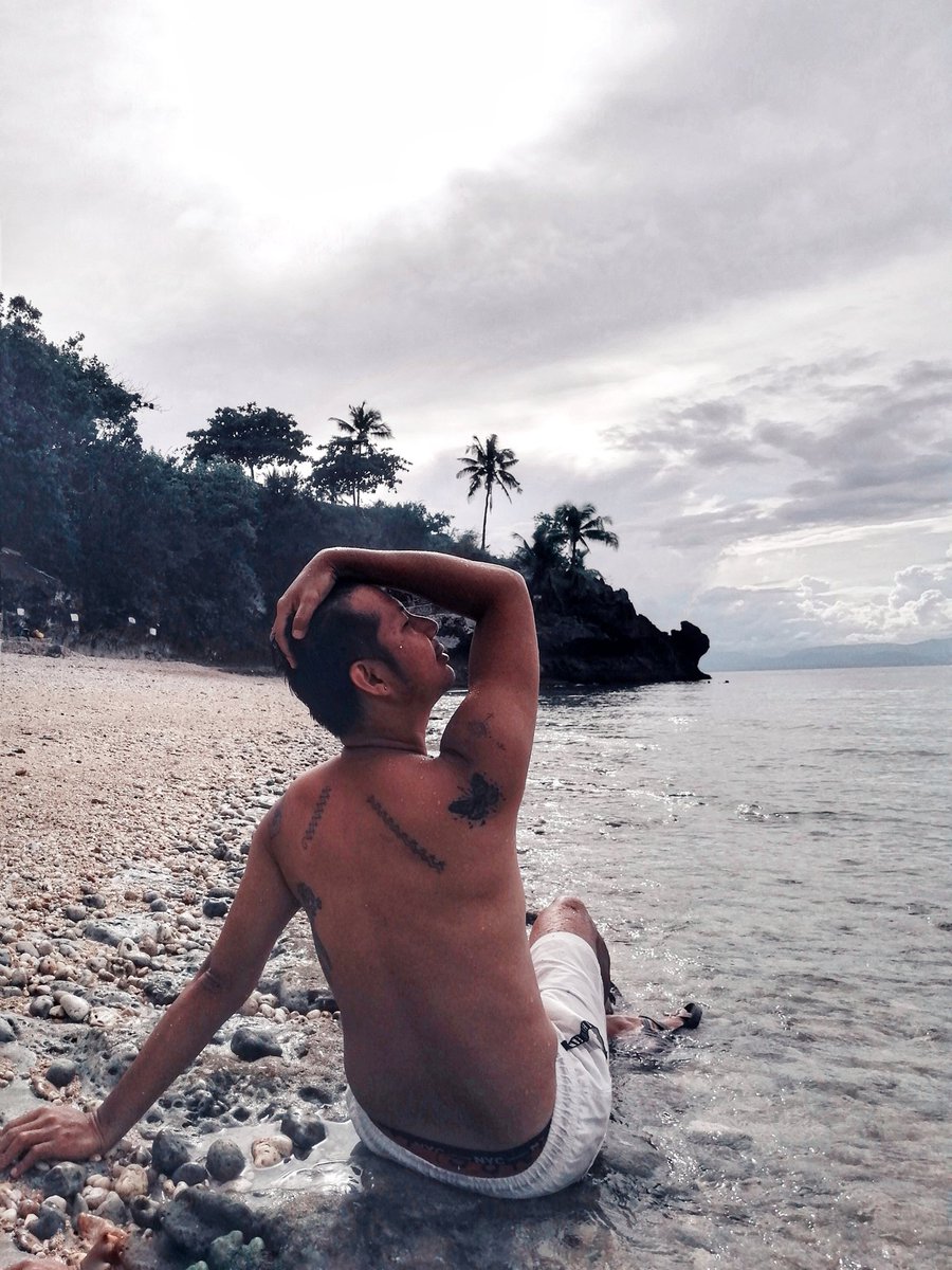 bluejimz's tweet photo. Don't worry about those who talk behind your back, they are behind you for a reason.

#quotes #quoteoftheday #positivity #goodvibes #Beach #travel #Waves #sands #tropical #SummerVibes #BeYourself #happiness #tattoos #sexyback #nature #NaturePhotography #adventure #fun https://t.co/UqnT21s3FU