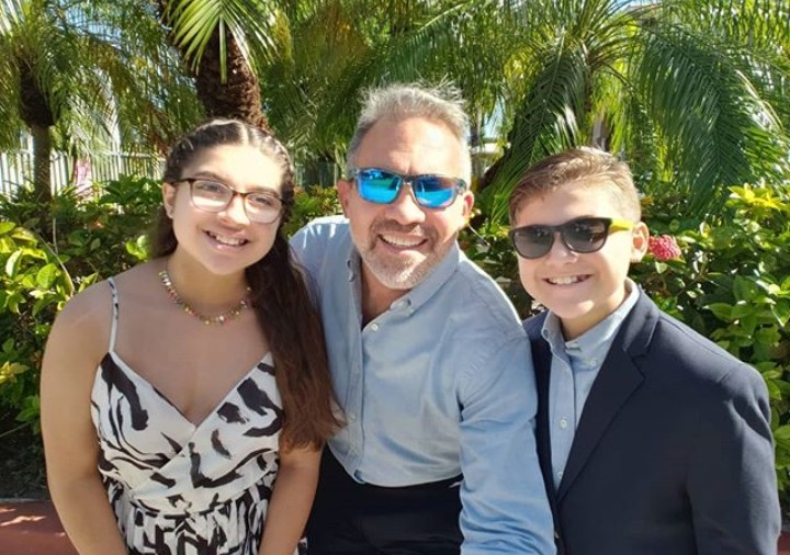 bradleysbrowns's tweet photo. 👨‍👧‍👦Happy Sunday from us 🌴🌴
Jane, Larry and Dad https://t.co/KKjcK5BYkl