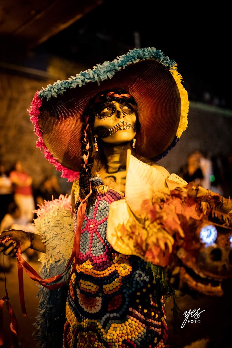 TurismoCelaya's tweet photo. 😱 💀 El Paseo de las Luminarias, un tradición #celayense en la que se acostumbra encender fogatas en los barrios de San Antonio, Tierras negras y Santiaguito con el fin de guiar el retorno de las ánimas a su lugar de descanso😨
📷 Hanal_pixan / YES FOTO https://t.co/l16MLnbDNk
