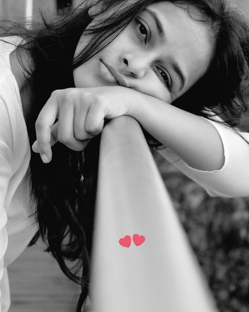 pradeep_cbi's tweet photo. #myTiny💌4my @SDsridivya 👑
மனம் அதில்
யேதோ தாக்க,
மயங்கியே
போனேன் அன்பே!
மறுமுறை
உனையே பார்க்க,
திரிகிறேன்
யேனோ நானே!
ilovu...
#MakkalArasi
~°~
Simply #itsmyinfinite🖤 https://t.co/iteKi13vnP