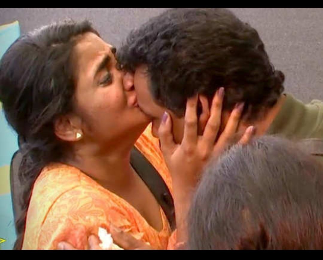 Punnagaiyan4's tweet photo. #RIPMariyanesan #losliya stay strong losliya https://t.co/uDkEUMm2n8