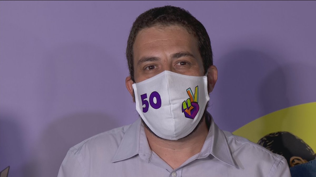 g1's tweet photo. Boulos agradece 'voto na esperança' e fala que 'radicalismo' é a 'cidade mais rica do país ter gente revirando lixo' https://t.co/lpMGgQZ4Df #G1 #Eleicoes2020 https://t.co/ShTsYApRqt
