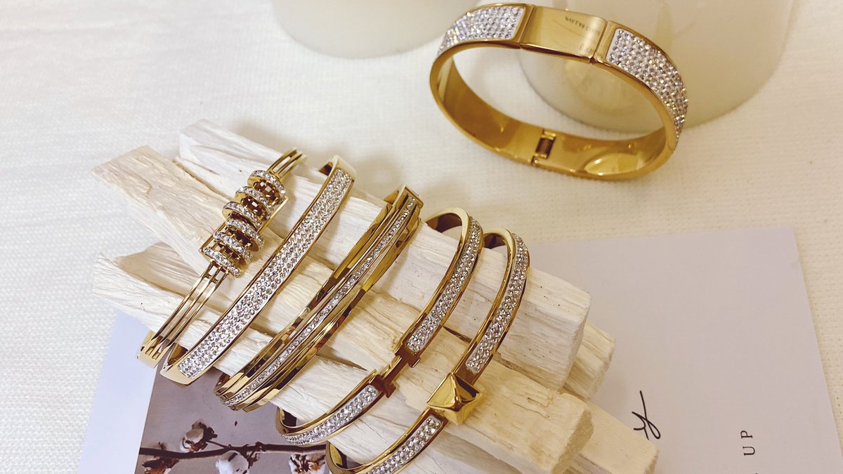 ciunofor's tweet photo. CZ Charming✨Scratching My Eyes. Change them everyday can be ok. https://t.co/c4E2GwUBBH
#bangle #bracelet #czbangle #ciunofor https://t.co/Nr2gfh6E34