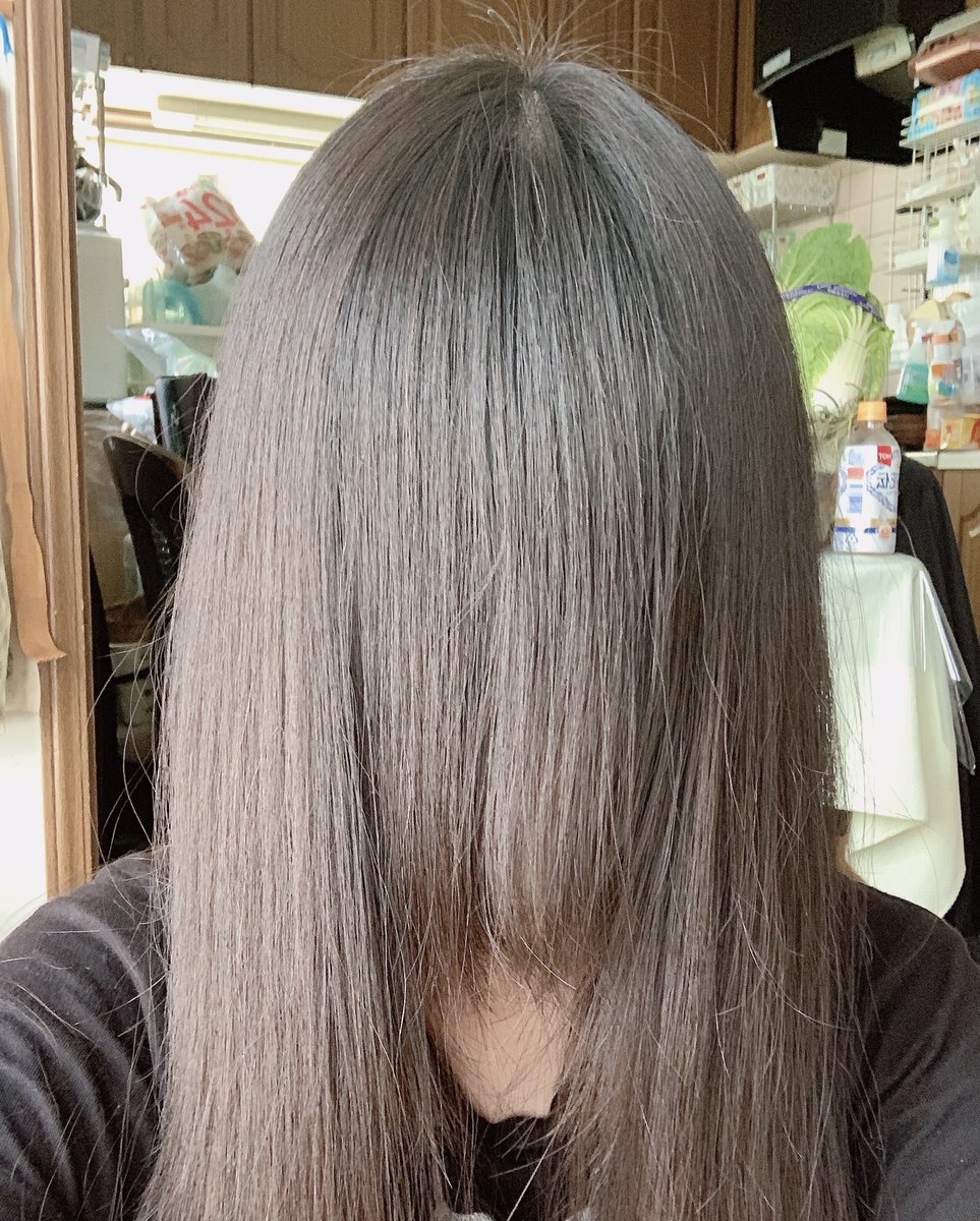 洗いたてでオイルも何もまだ付けてないからパサついてるけど😅

前髪伸びたなーー😂貞子やん笑