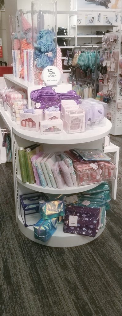 Come to #T1505 for a MTM, bath bomb, nails, school and sanitizer spread!! Perfect stocking stuffers. Doesn't get any easier than this! #worksomewhereyoulove #loveremerching #visualstandards #guestready <a href="/kristi_mac/">Kristi Darling</a> <a href="/MeghanMccants/">Meghan McCants</a>
