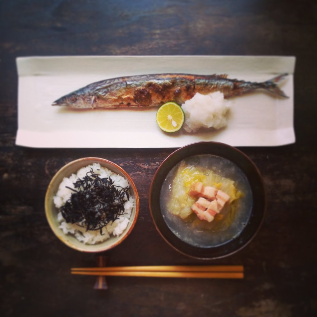 伊藤美月 Mitsuki Ito ねこまたぎ って 本来は 不味い魚 の事を言うけど 最近は 猫が見向きもしないほど身を残さず食べきった骨を見ても言うよね 最近 意味が変わったんかな