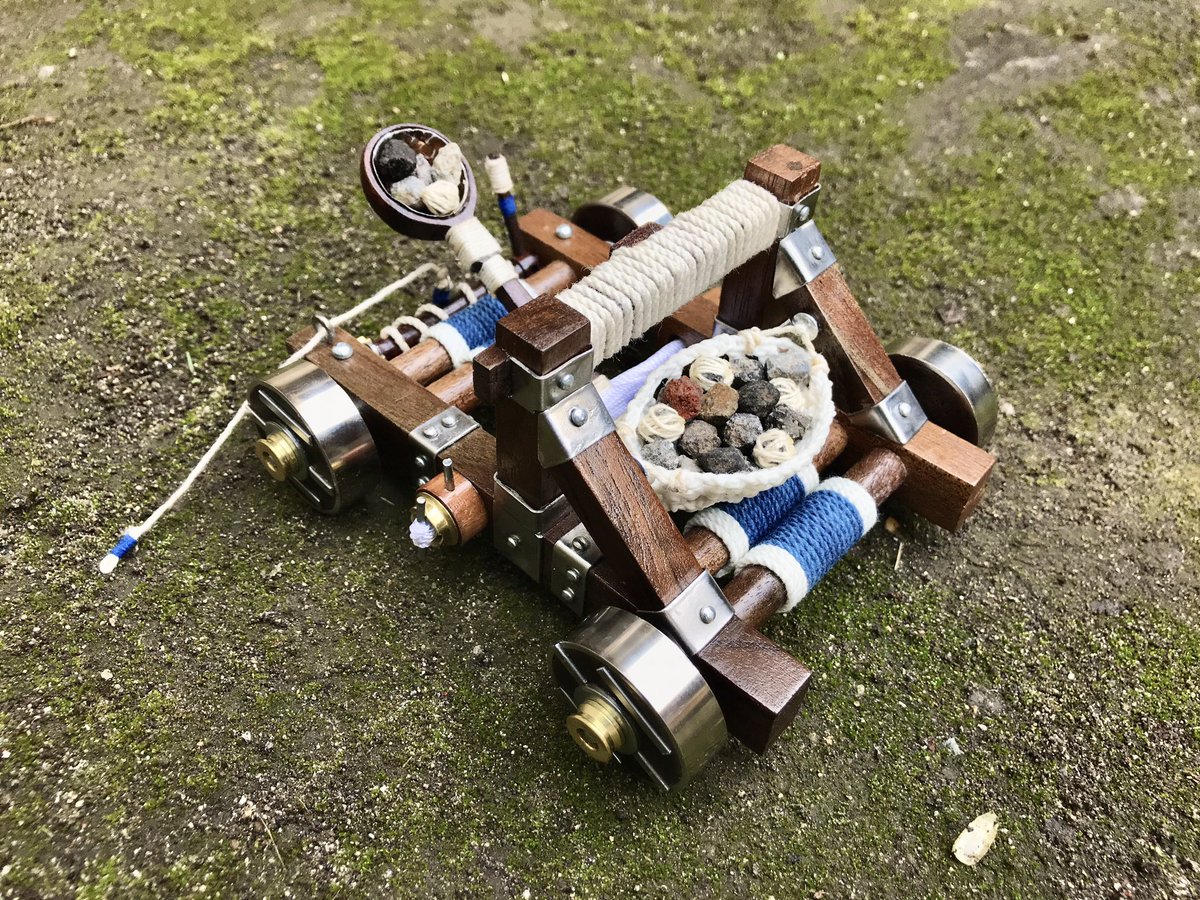 ageofmanolink's tweet photo. Un nuevo modelo 🙂
Onagro de Asedio 3.0
P1
Elaborado por Manolink
Escala: 1/25
Materiales: Madera de Nogal, Acero Inoxidable, Bronce, Aluminio, Cuero, Cuerdas.
#ageofmanolink #ageofempires #siegeonager #onagro #onagrodeasedio #ageofempiresde https://t.co/iJAhQI5Nzj