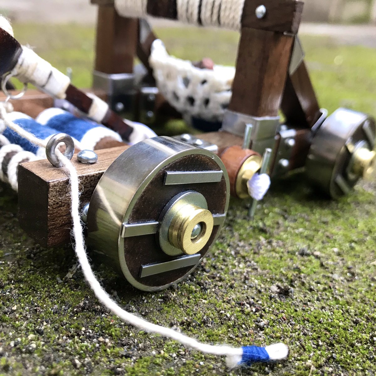 ageofmanolink's tweet photo. Un nuevo modelo 🙂
Onagro de Asedio 3.0
P1
Elaborado por Manolink
Escala: 1/25
Materiales: Madera de Nogal, Acero Inoxidable, Bronce, Aluminio, Cuero, Cuerdas.
#ageofmanolink #ageofempires #siegeonager #onagro #onagrodeasedio #ageofempiresde https://t.co/iJAhQI5Nzj