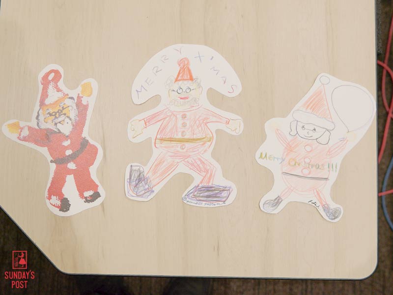 sundayspost1's tweet image. 昨日の  #サンポス は、大宮エリーさん（@tsubu_ellie）をお迎えして、クリスマスカード🎄＆年賀状🎍作りに挑戦💌＜楽しい気持ちをもって、自由に。ポイントはイラストにそって切るとそれっぽくなる！これが魔法✨＞カードは四角くなくて良いというのは目からウロコでした👀 #andpost